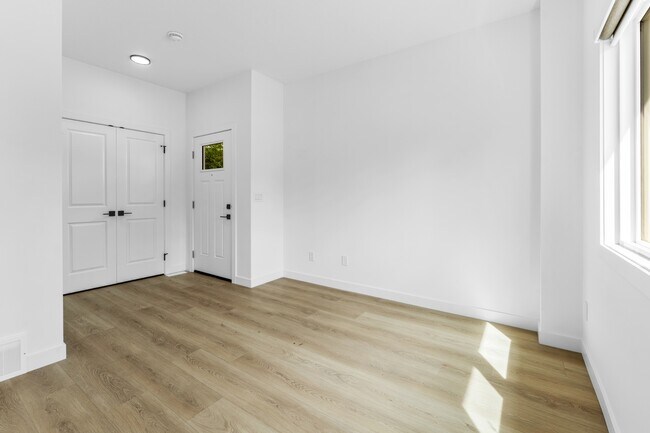 Photo - 11630-122 122 St NW Unit 1