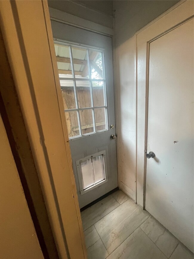 Photo - 1971 W Lamar St