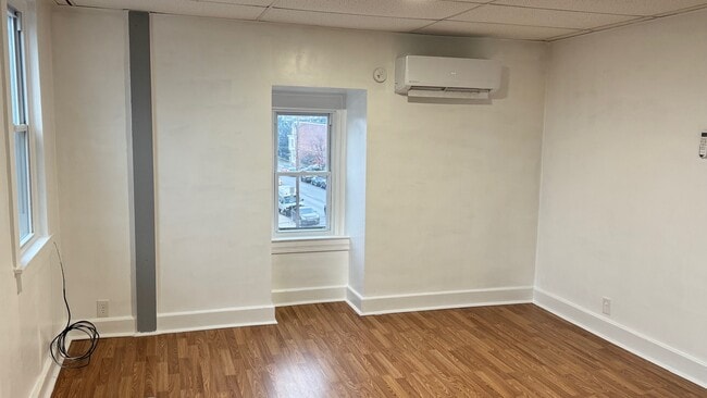 Photo - 993 e Philadelphia st