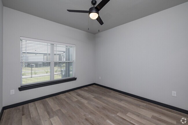 Photo - Smart, Stylish & 1 Month Free! Unidad SWFS2