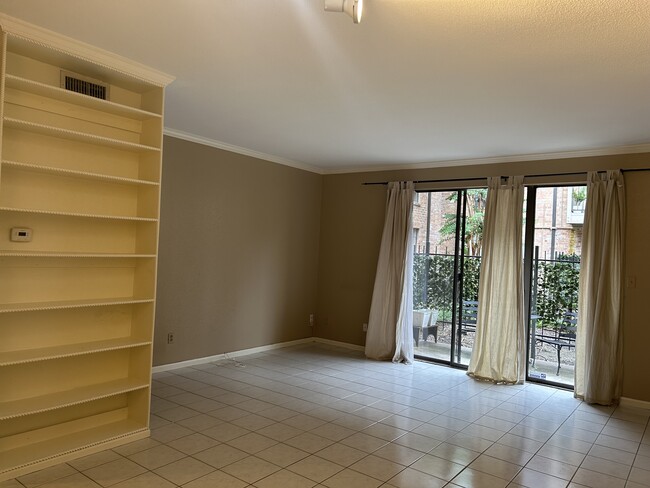 Living room area with patio - 2475 Underwood St Unidad 188 Rental