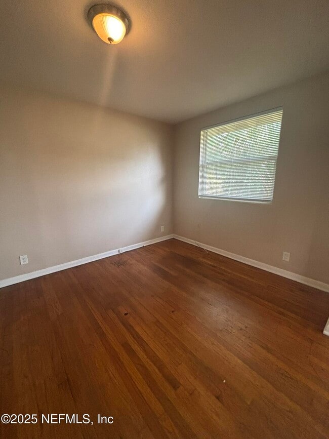 Photo - 2128 Lambert St