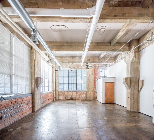 Photo - 2400 S Ervay St