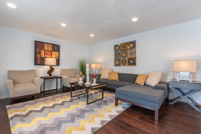 Living Room - 3617 Sunswept Dr Casa