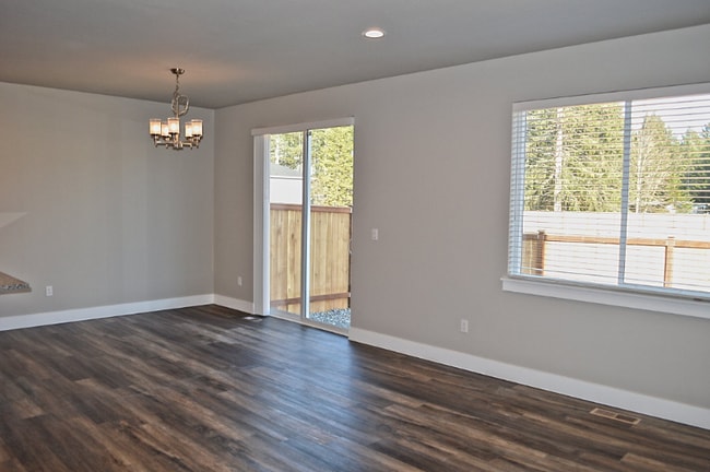 Photo - 6918 Delaney Ln NE