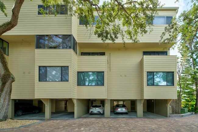 Photo - 1740 Alderman St Unit 8