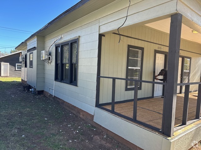Building Photo - 1313 1/2 Burnett St Rental