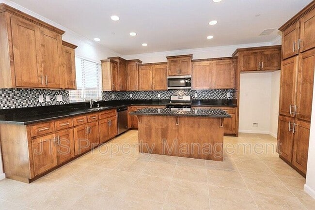 Photo - 9200 Rioja St