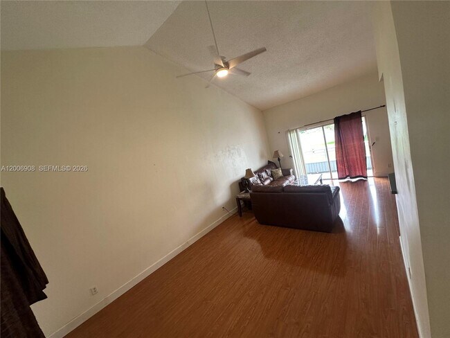 Photo - 3461 NW 44th St Unidad 206