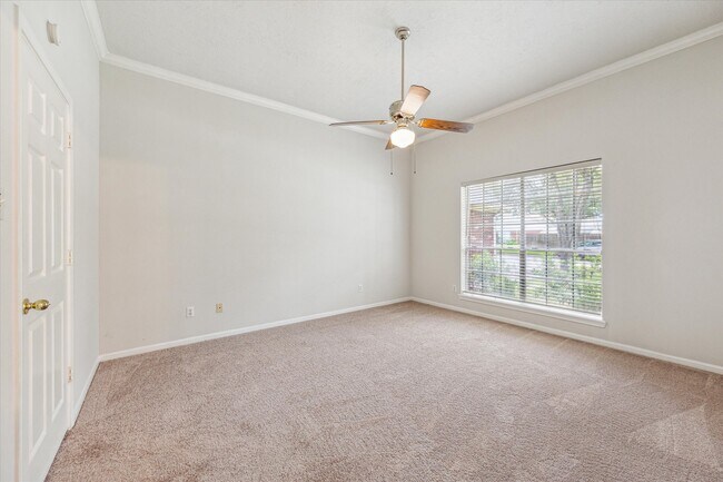 Photo - 6114 Fox Wind Ct