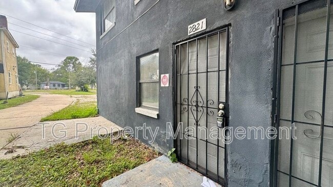 Photo - 2821 Moncrief Rd