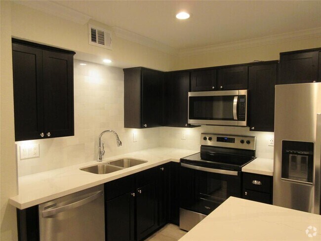 Building Photo - 300 Pecore St Unit 1 Rental