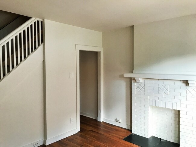 Photo - SPACIOUS OAKLAND HOUSE WITH LAUNDRY IN UNI...