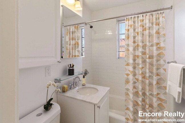 Photo - 75 Saint Paul St