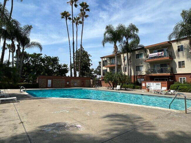 Pool and spa - 400 N Acacia Ave Unit C-18