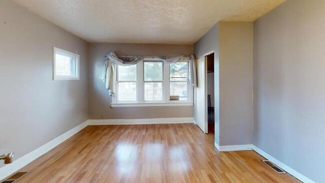 Building Photo - 373 West Ave Rental