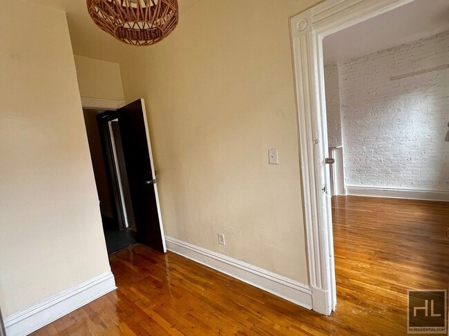 4BR 1BA Turn Of The Century Floor Through Fulton St. Shophouse Brownstone w/ Bonus Room