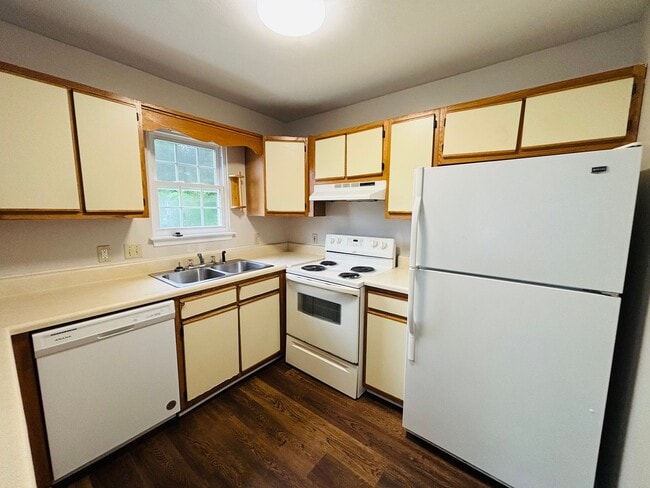 Photo - 876 Patrick Henry Dr