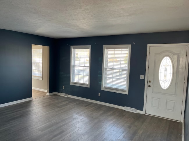 Photo - 405 Mills Ln