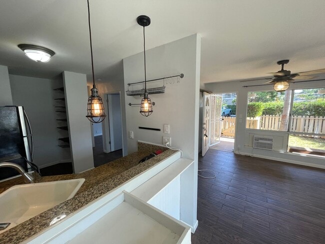 Building Photo - 2 Bed/ 1Bath Unfurnished Upgraded Ground Floor Southpointe Unit 5-106