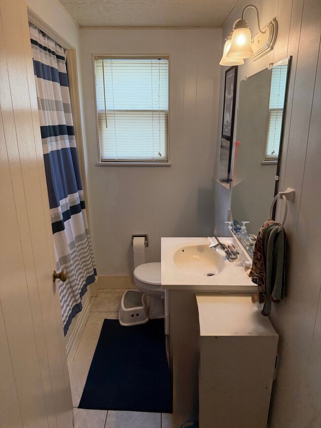 Photo - 820 Bridge St Unit Apt 1
