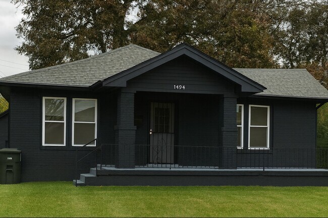 Building Photo - 1494 S Willett St Rental