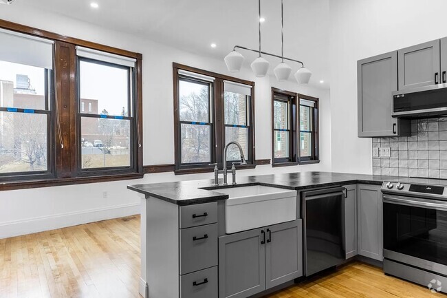 Building Photo - 33 State St Unit 2F Rental