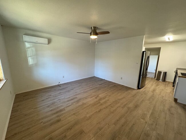 Photo - 1325 N Main St Unidad B2