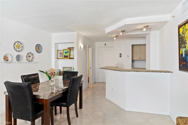 Photo - 1 br, 1.5 bath Condo - 6917 Collins Ave Ap... Unit Apt 1512