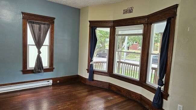 Photo - 3 bedroom 1 bath single family home in Man...