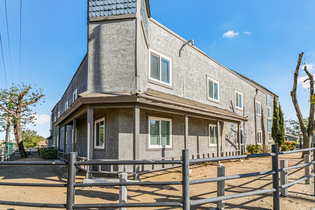 Building Photo - 1005 E Ave R Unit 8