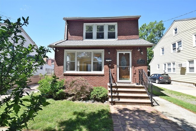 Photo - 18 Brokaw Ave Casa