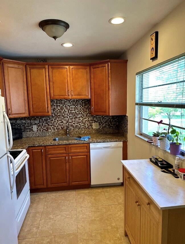 Photo - 200 SW 132nd Way Unit 310L