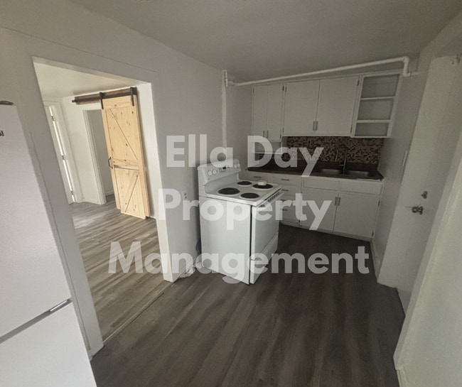 Photo - 1801 S Glenn Ave