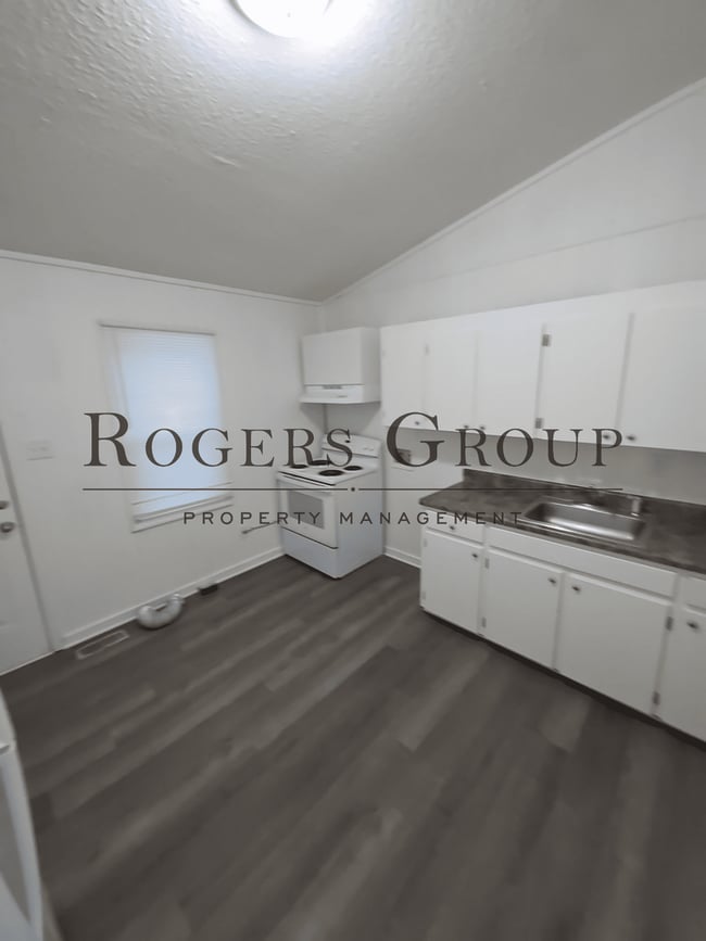 Building Photo - #450 - 232-234 Crozier St Duplex Unit 232 Crozier St Rental