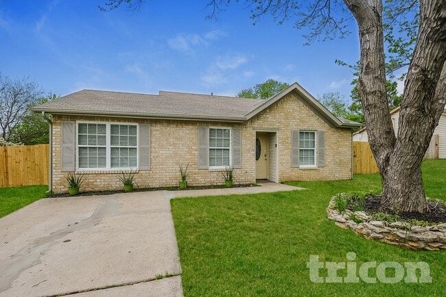 Building Photo - 837 Pine Mountain Dr