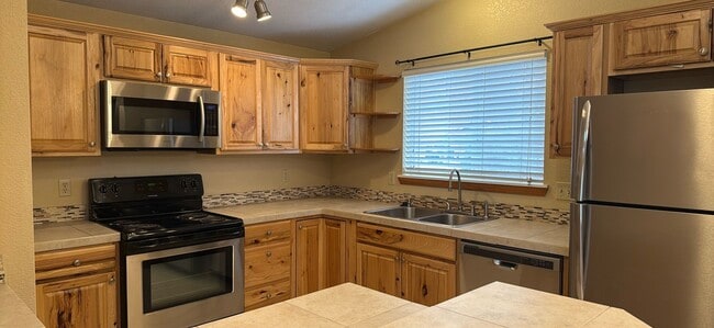 Photo - NE Bend Single Level 3 Bedroom / 2 Bathroom