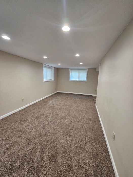 3226 Halglo Pl