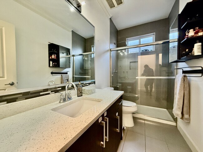 Photo - 13275-13290 90 Ave