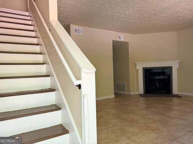 Photo - 728 Burnt Creek Dr NW