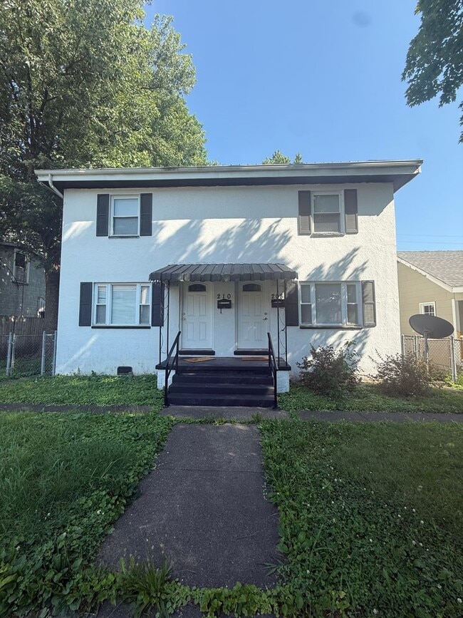 Building Photo - 208-210 10th Ave Unit 210 10th Ave