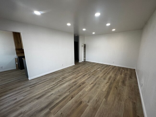 491 4th St Unit 491 4th #A [PRM: Renee]