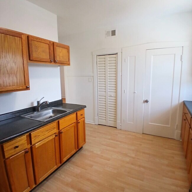 Photo - 4644 W Palmer St Unit 2
