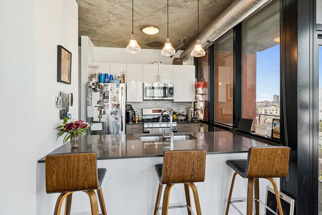 Photo - 504 N Green St Unit 1002