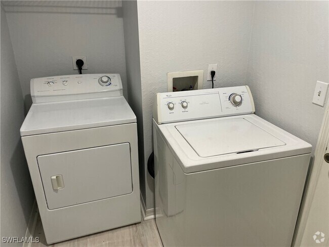 Building Photo - 23600 Walden Center Dr Unit 302 Rental