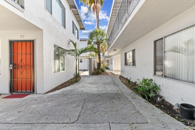 Photo - 10442 Lampson Ave