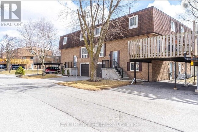 Photo - 320 Blackthorn St