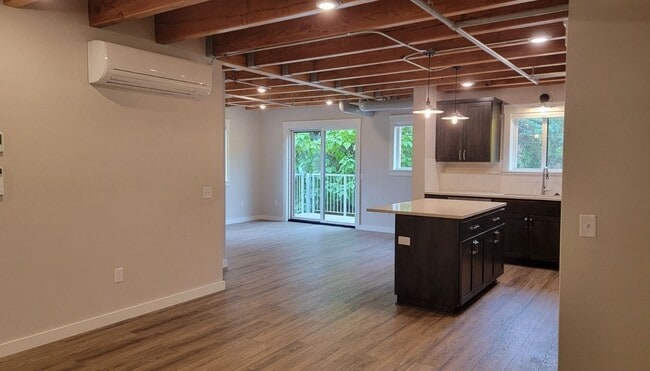 Unidad C - 6960 SW Canyon Rd Unidad C