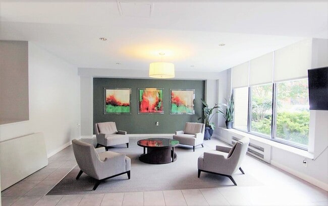 Photo - Bright and Spacious Condo in Fantastic Fog...