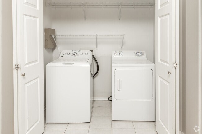2BR, 2BA - 1,194 SF